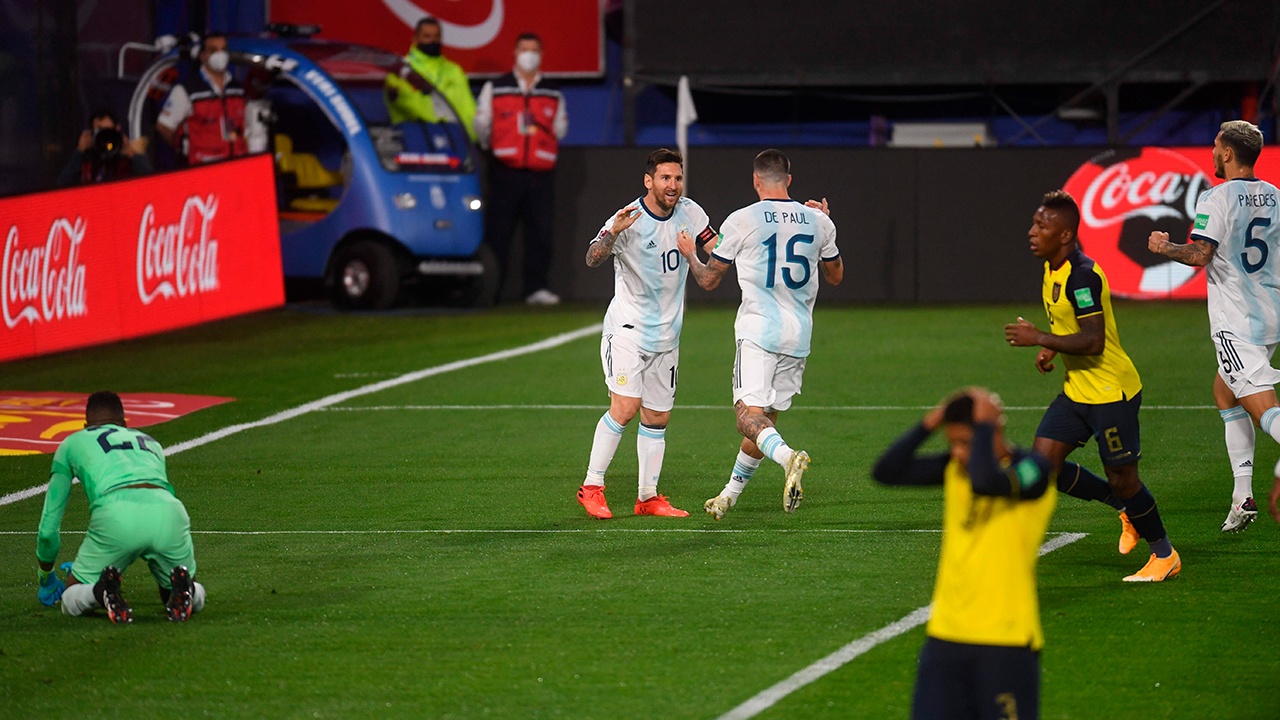 Argentina le ganó a Ecuador, con gol de Messi de penal