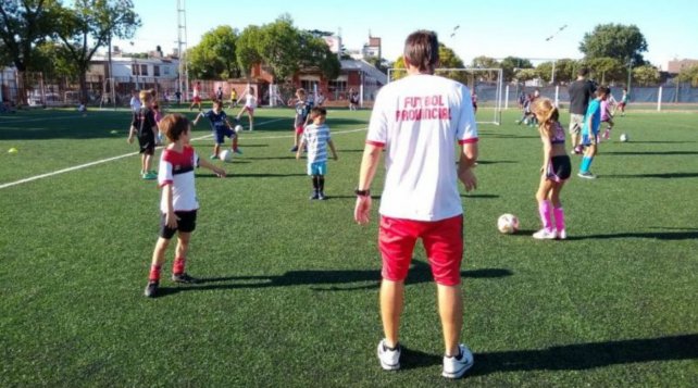 Hoy se presenta un protocolo sanitario para que los chicos puedan volver a los clubes