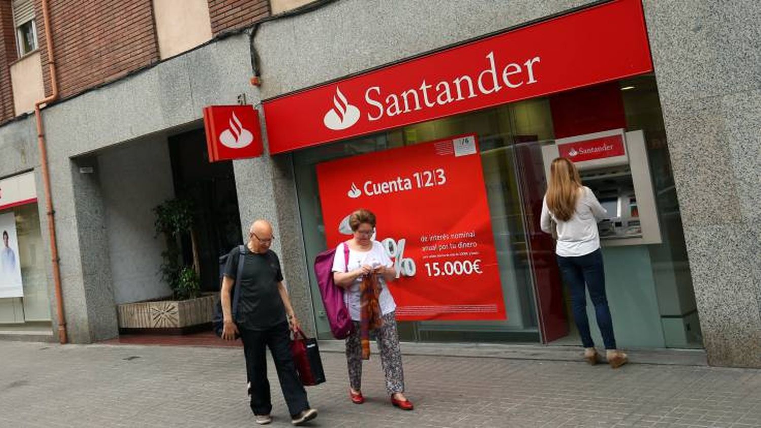 El Santander cierra definitivamente 400 oficinas este año y 150 más solo abren dos días por semana