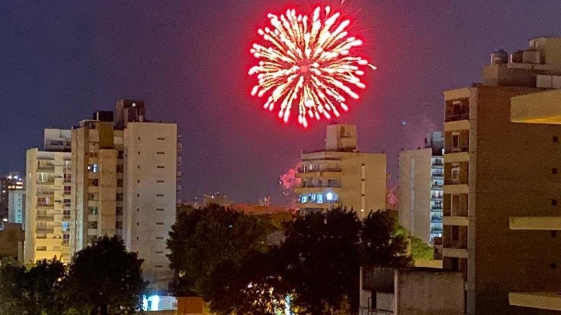 ¿Qué fueron las bombas de estruendo y fuegos artificiales que explotaron en todo Rosario?